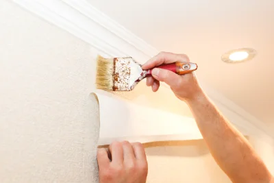 Pose de papier peint à Buoux — revêtements muraux et toiles de verre